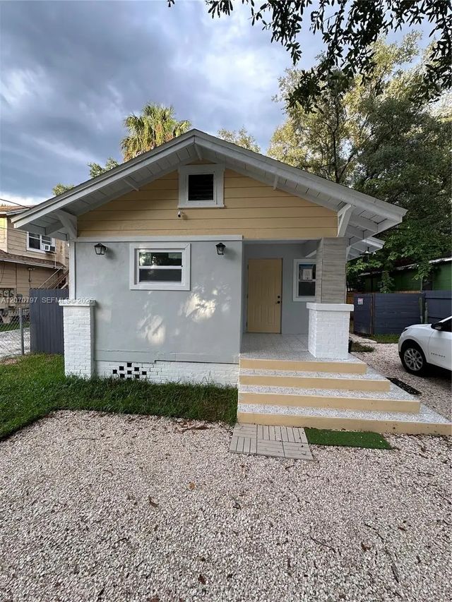 8111 N 10, Tampa