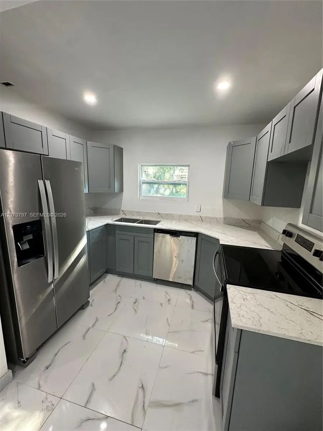 3 of 6 - 8111 N 10, Tampa, FL