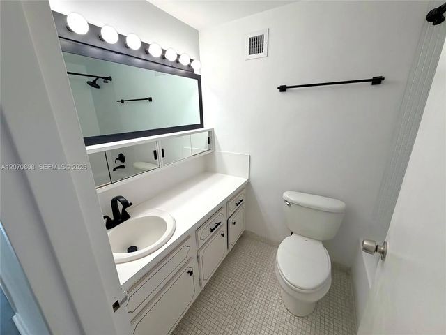 4 of 19 - 1200 West Avenue #1002, Miami Beach, FL