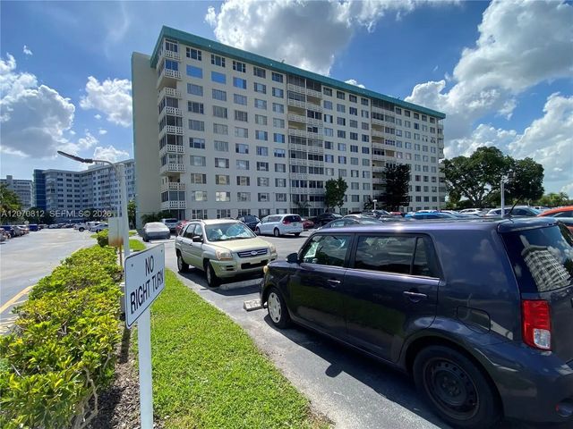 2 of 37 - 4330 Hillcrest Drive #1009, Hollywood, FL
