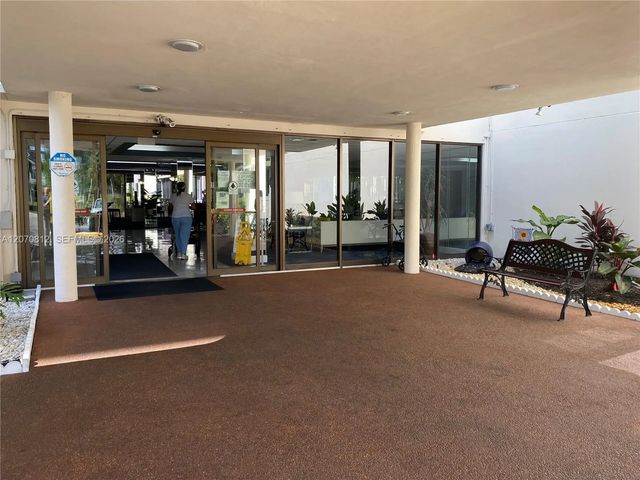 4 of 37 - 4330 Hillcrest Drive #1009, Hollywood, FL
