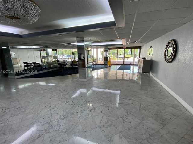 5 of 37 - 4330 Hillcrest Drive #1009, Hollywood, FL