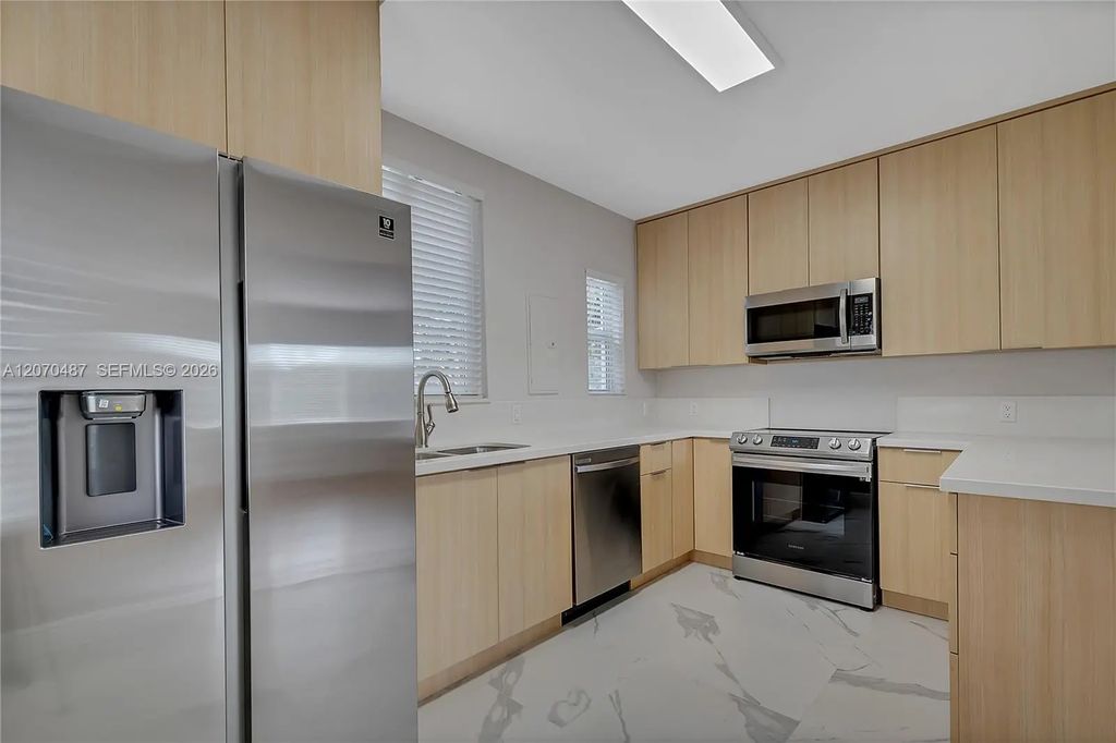 3783 Sw 27th Street, Miami