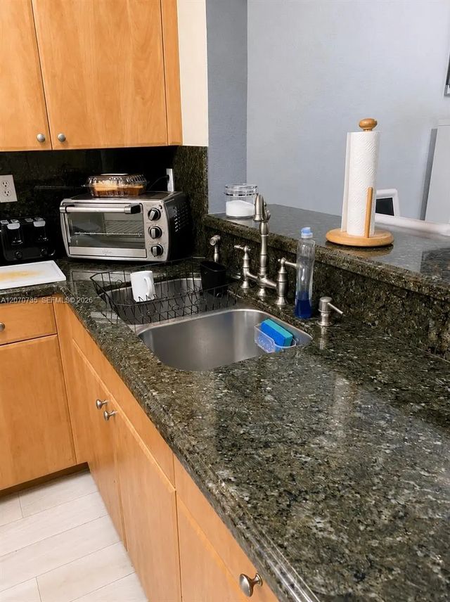 7991 Nw 8th Street #110, Miami
