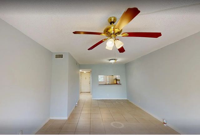 4 of 8 - 7142 Golf Colony Court #102, Lake Worth, FL