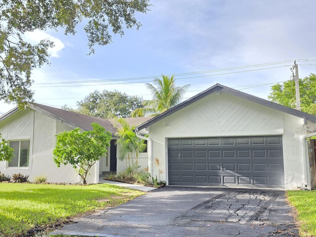 12301 Paseo Way, Cooper City