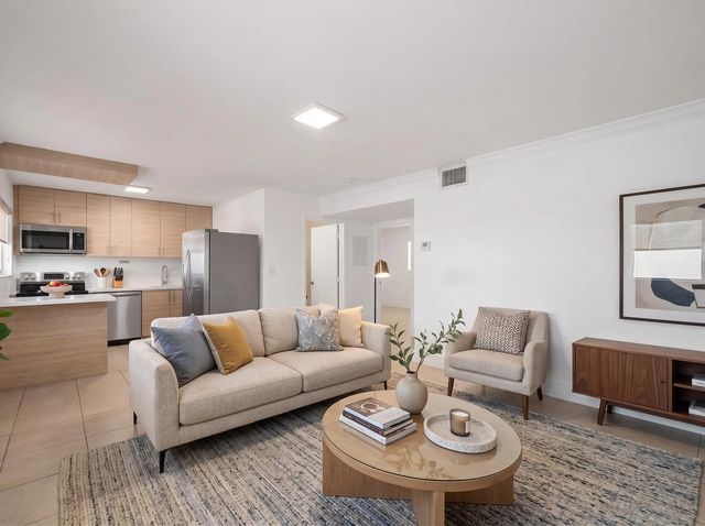 2 of 11 - 110 Se 2nd Street #103, Hallandale Beach, FL