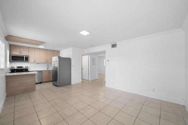 3 of 11 - 110 Se 2nd Street #103, Hallandale Beach, FL