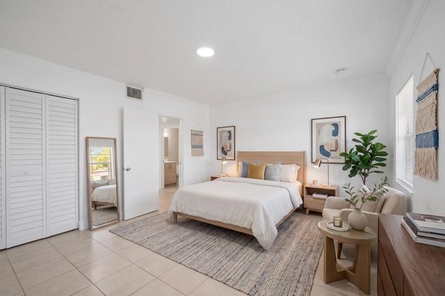 4 of 11 - 110 Se 2nd Street #103, Hallandale Beach, FL