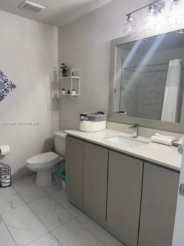 5 of 15 - 19380 Ne 26 Avenue #304, Miami, FL