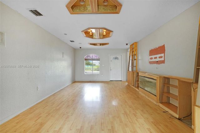 2 of 30 - 1714 Nw 204th Street, Miami Gardens, FL