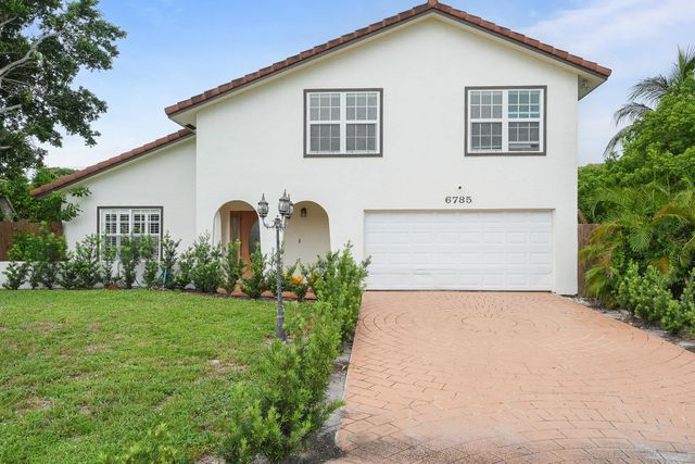 2 of 34 - 6785 Escondida Drive, Lake Clarke Shores, FL