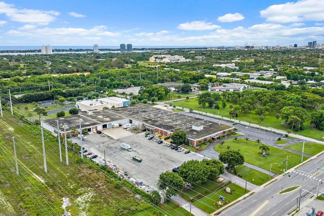 2 of 32 - 5900 N Australian Avenue, Mangonia Park, FL