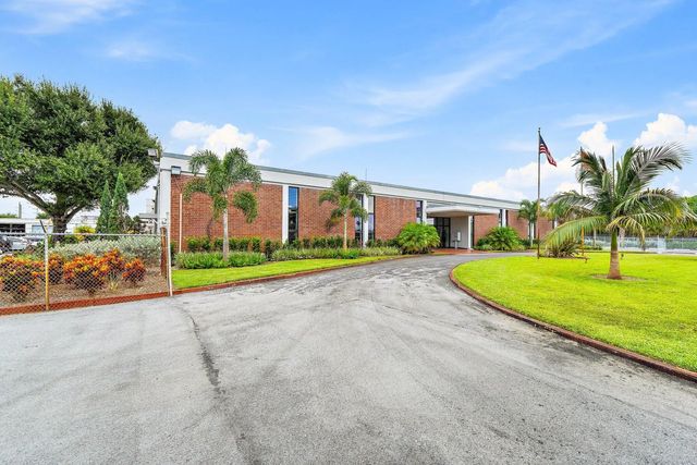 3 of 32 - 5900 N Australian Avenue, Mangonia Park, FL