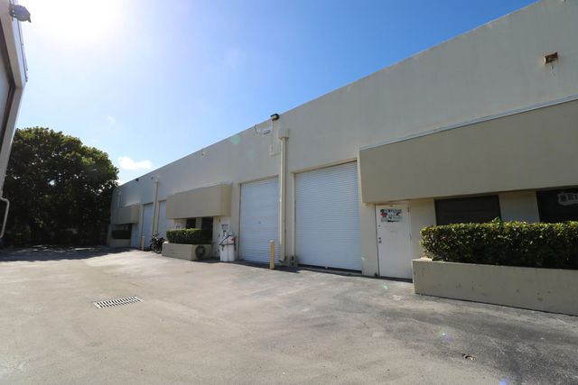 2 of 23 - 2195 N Andrews Avenue #13, Pompano Beach, FL