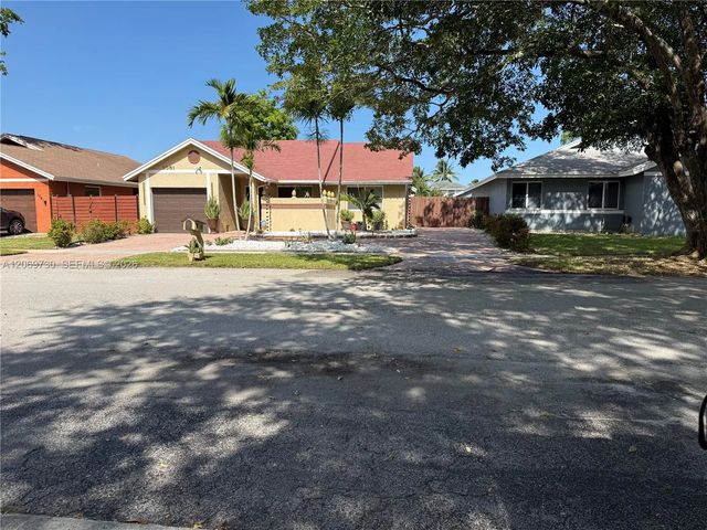 2 of 28 - 1051 Sw 99th Avenue, Pembroke Pines, FL