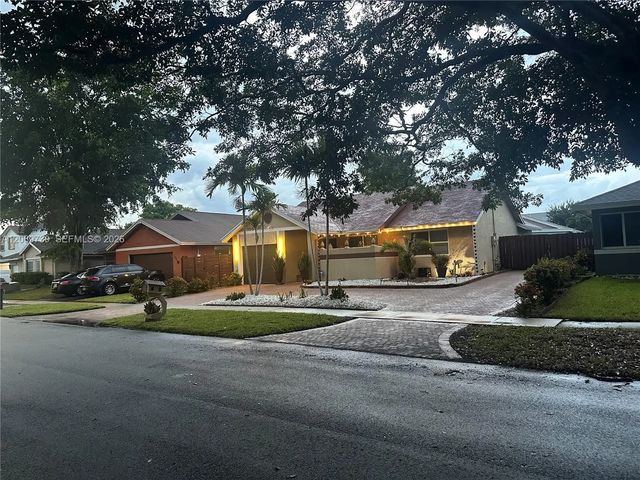 3 of 28 - 1051 Sw 99th Avenue, Pembroke Pines, FL
