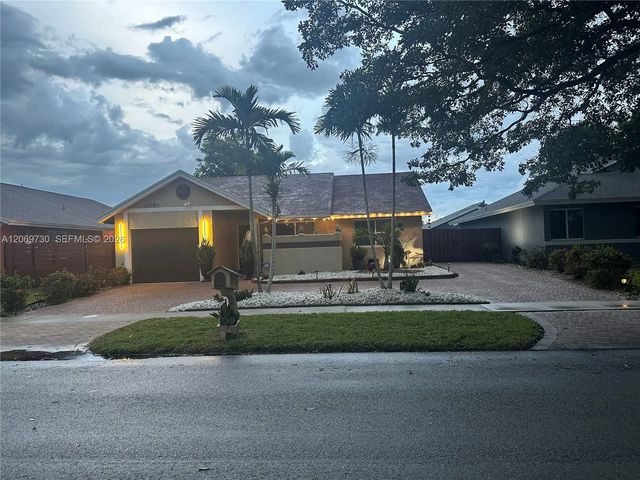 4 of 28 - 1051 Sw 99th Avenue, Pembroke Pines, FL