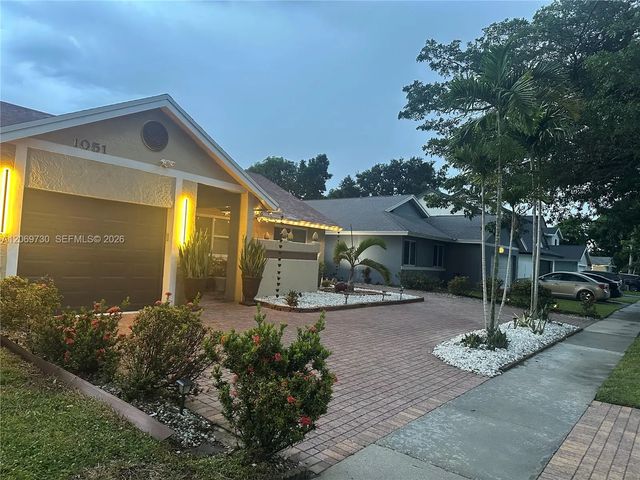 5 of 28 - 1051 Sw 99th Avenue, Pembroke Pines, FL