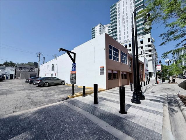 4 of 20 - 1905 1909 Harrison Street, Hollywood, FL
