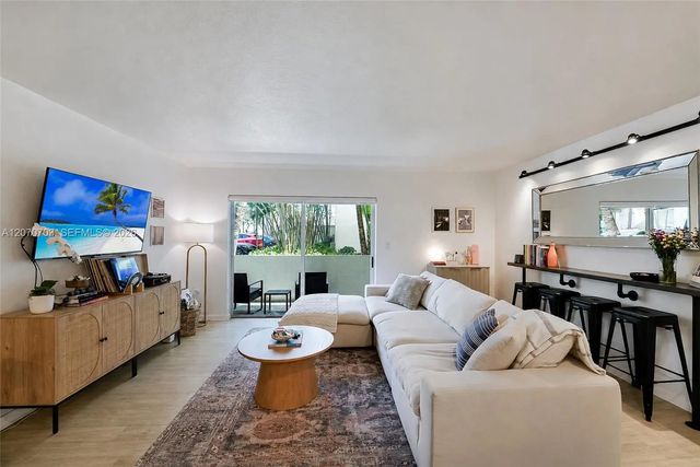8950 Sw 69th Court #109, Pinecrest