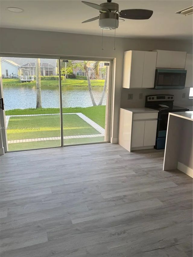 2 of 17 - 13950 Oak Ridge Drive, Davie, FL