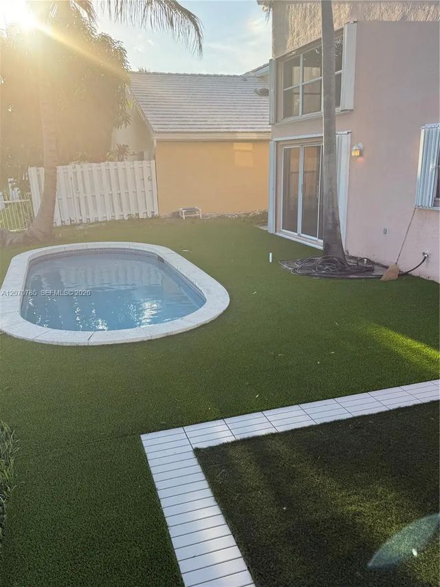 3 of 17 - 13950 Oak Ridge Drive, Davie, FL