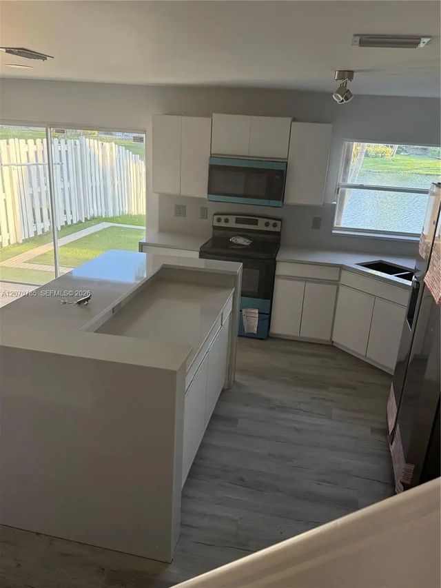 5 of 17 - 13950 Oak Ridge Drive, Davie, FL