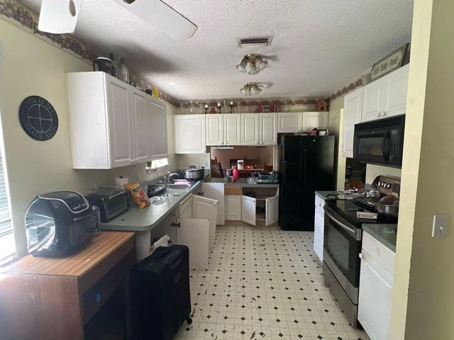 4 of 6 - 2210 Se Grand Drive, Port St. Lucie, FL