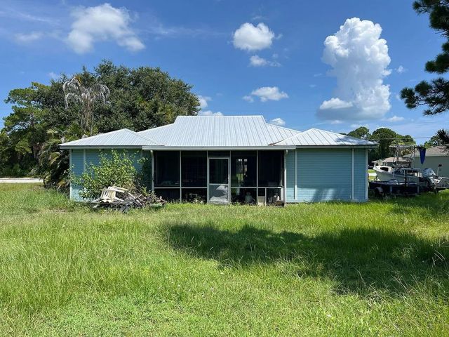 5 of 6 - 2210 Se Grand Drive, Port St. Lucie, FL