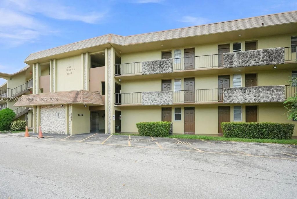5335 Nw 10th Court #206, Plantation