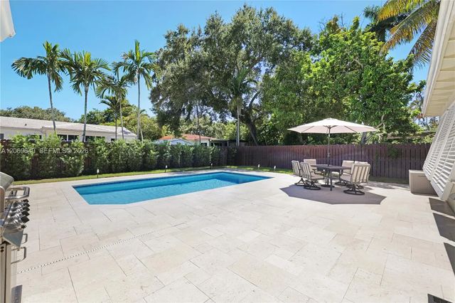 940 Ne 117th Street, Biscayne Park
