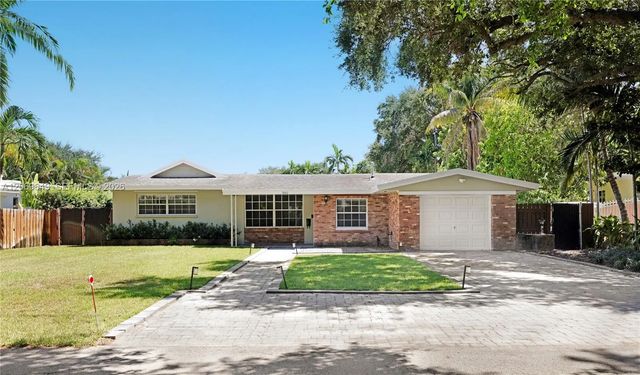 2 of 22 - 940 Ne 117th Street, Biscayne Park, FL