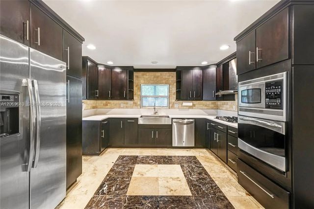 3 of 22 - 940 Ne 117th Street, Biscayne Park, FL