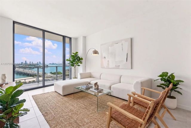 2 of 60 - 1400 Biscayne Boulevard #1605, Miami, FL