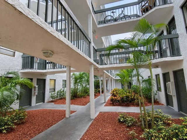 3 of 16 - 1820 N Congress Avenue #305, West Palm Beach, FL