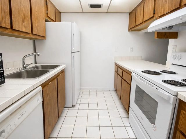 5 of 16 - 1820 N Congress Avenue #305, West Palm Beach, FL