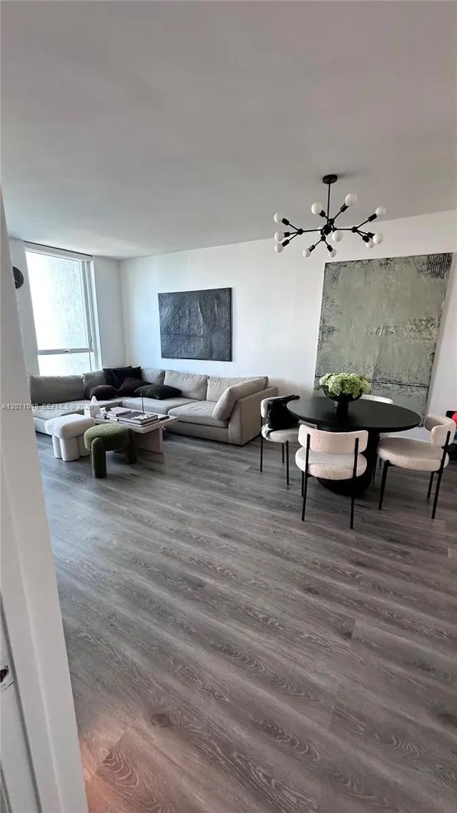 4 of 17 - 244 Biscayne Boulevard #1707, Miami, FL