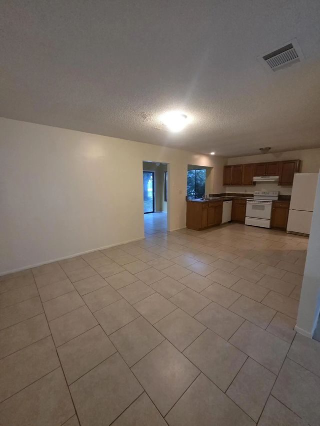 2 of 9 - 1917 Se Burgundy Lane, Port St. Lucie, FL