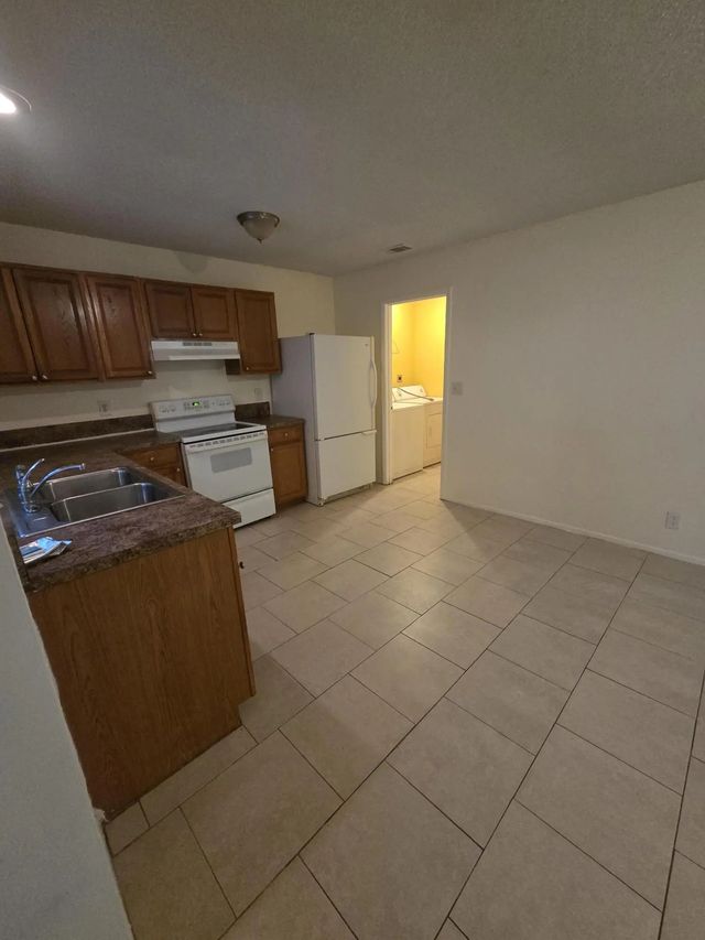 3 of 9 - 1917 Se Burgundy Lane, Port St. Lucie, FL