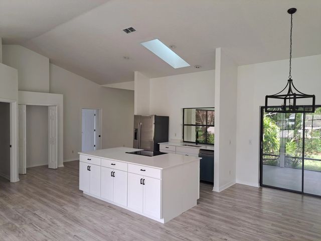 4 of 16 - 5000 Nw Erskin Terrace, Port St. Lucie, FL
