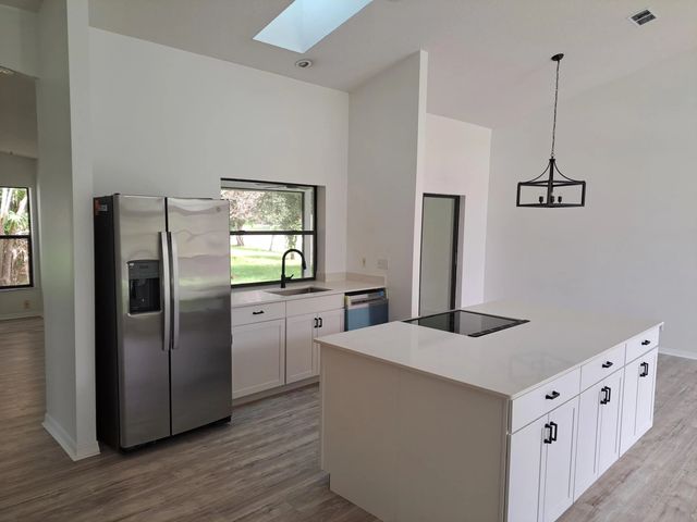 5 of 16 - 5000 Nw Erskin Terrace, Port St. Lucie, FL