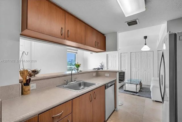 5 of 18 - 816 Nw 11th Street #607, Miami, FL