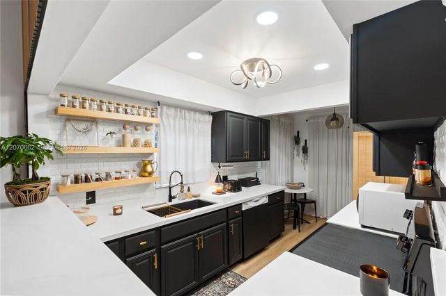 4 of 39 - 1641 Nw 96th Terrace, Pembroke Pines, FL