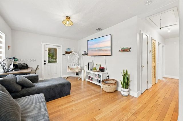 5 of 33 - 240 Carlisle Drive, Miami Springs, FL