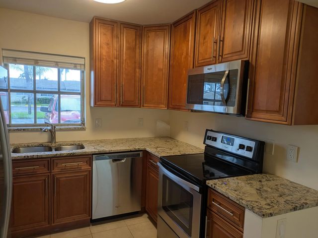 4 of 13 - 2771 Ashley Drive E #j, West Palm Beach, FL