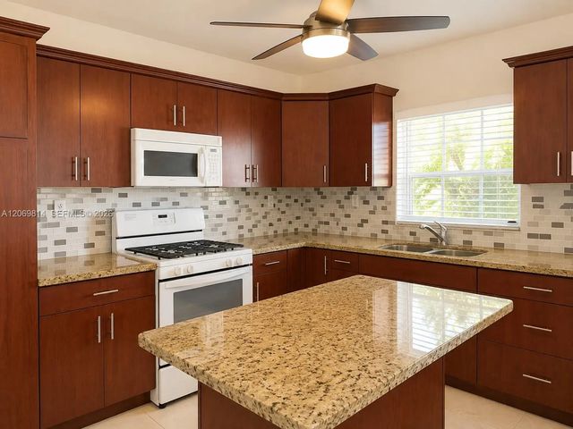 3 of 12 - 325 Ne 108th Street, Miami, FL