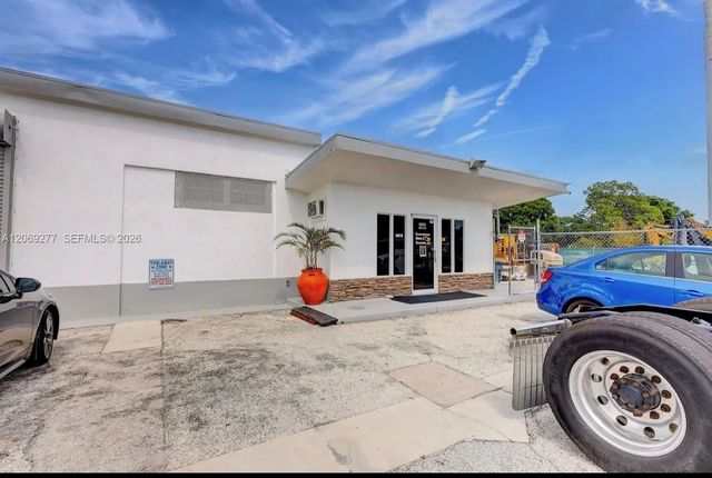 3 of 23 - 2108 Orange Avenue, Fort Pierce, FL