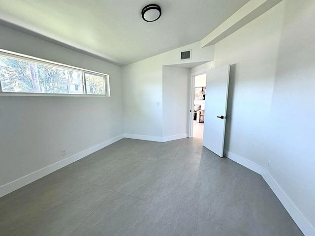 4 of 30 - 2490 Andros Lane, Fort Lauderdale, FL