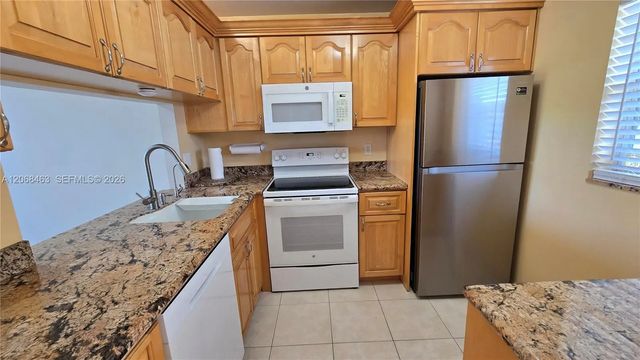 4 of 29 - 9230 Lagoon Place #310, Davie, FL